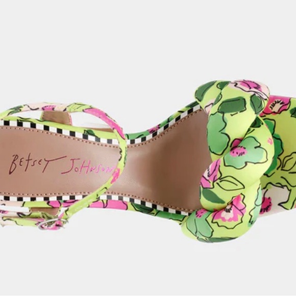 Betsey Johnson Madi Shoe Size 7- NEW WITH BOX. - Picture 3 of 3